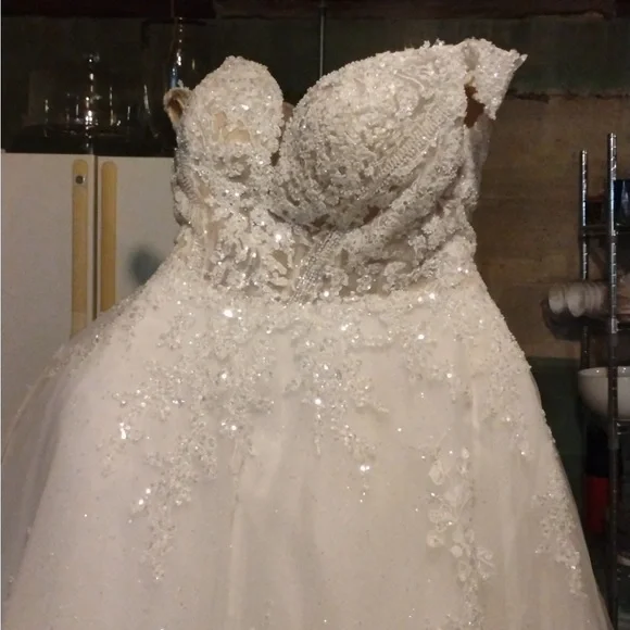 Stunning Ivory Sequin Wedding Dress - Picture 14 of 16